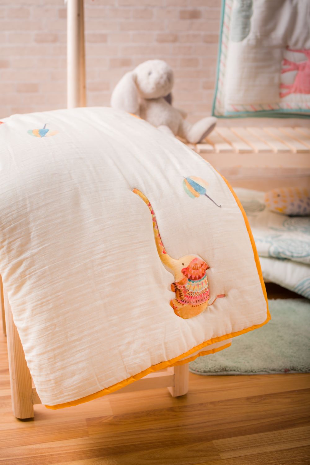 ELEPHANT WITH UMBRELLA QUILT - ITSYBOO